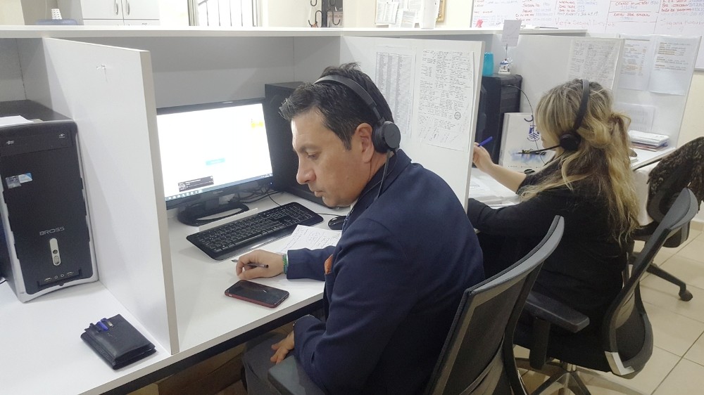 Bodrum Belediye Başkanı Aras çağrı merkezine gelen telefonları yanıtladı 