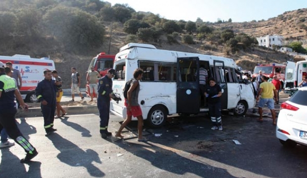 Bodrum ilçesinde yolcu minibüsü devrildi: Çok sayıda yaralı var