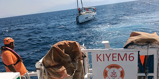 Bodrum Karaada açıklarında sürüklenen tekneyi KIYEM ekipleri kurtardı