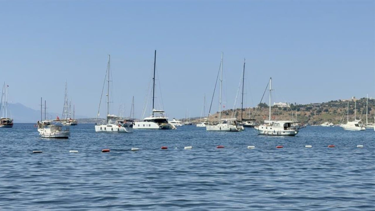 Bodrum koylarını dolduran özel yatlara isyan ettiler
