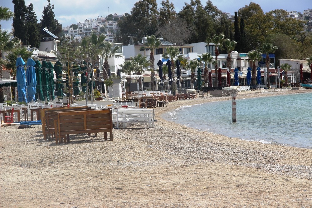 Bodrum sahilleri sessizliğe büründü 