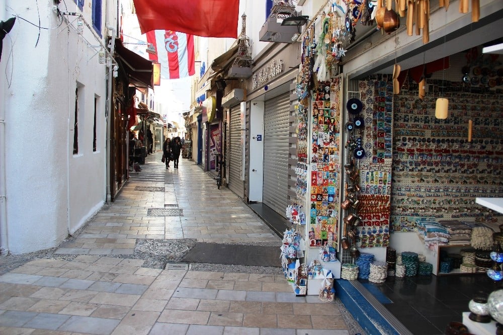 Bodrum sokakları hayalet şehre döndü 
