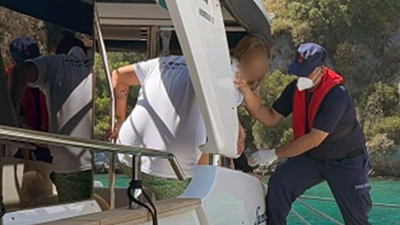 Bodrum ve Dalaman açıklarında rahatsızlanan vatandaşlar sahil güvenlik tarafından tahliye edildi