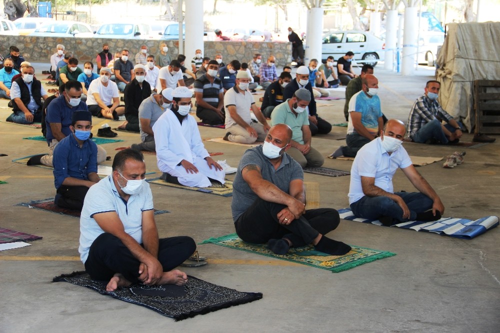 Bodrum’da cuma namazı statta kılındı 