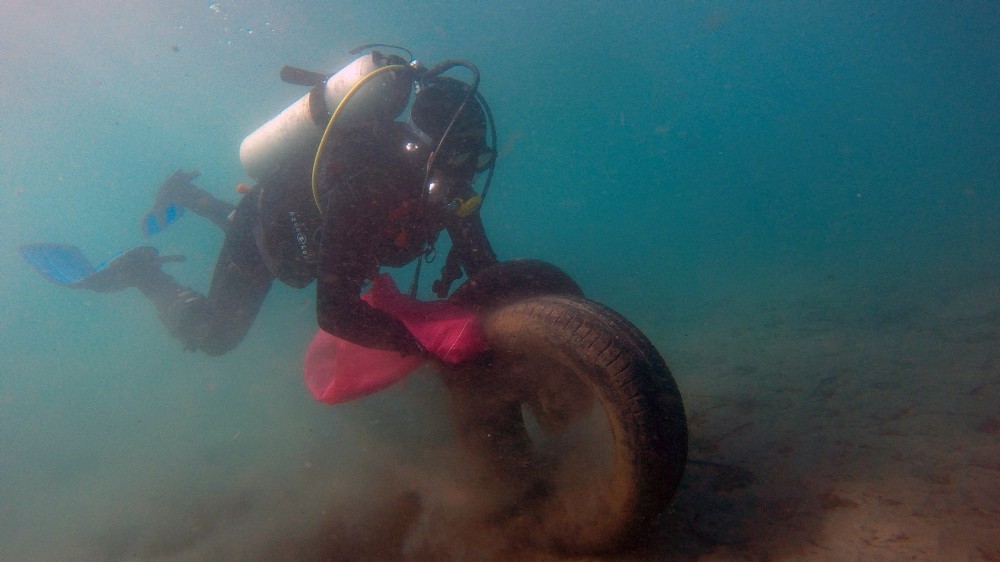 Bodrum’da deniz dibi ve sahil temizliği 