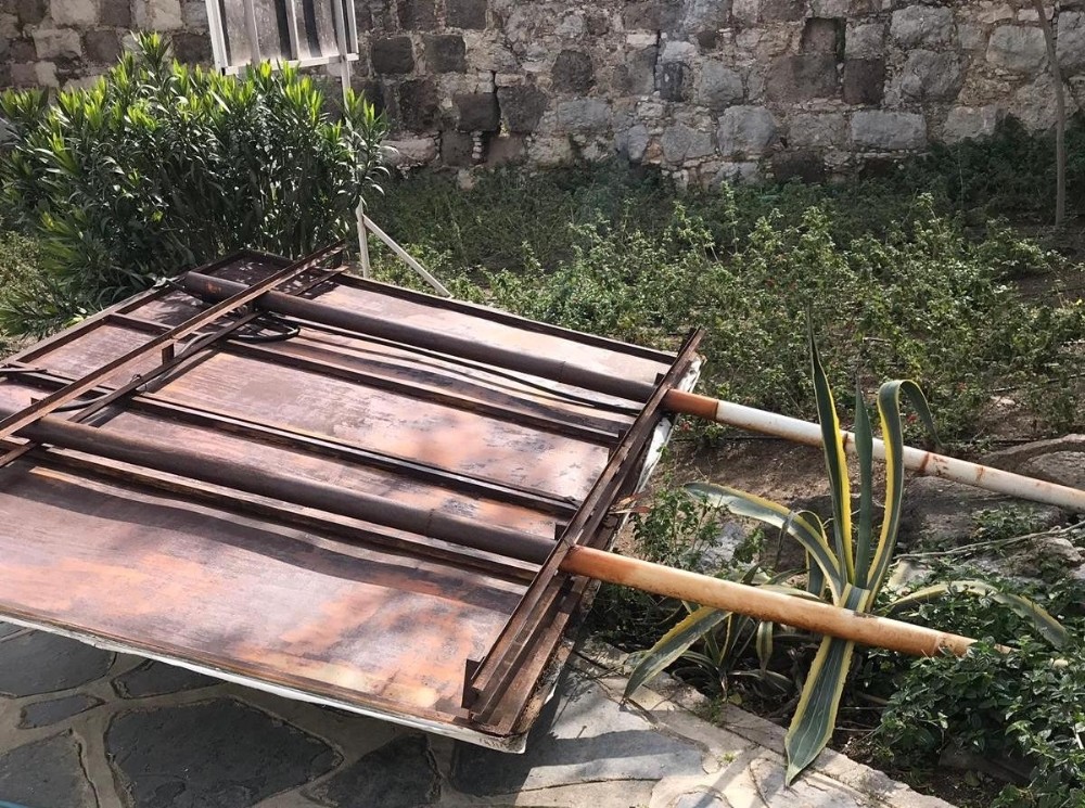Bodrum’da görüntü kirliliği oluşturan tabelalar kaldırılıyor 