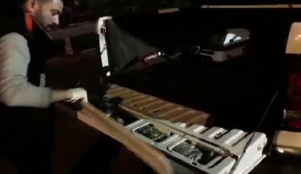 Bodrum'da kamyonet kasasının kapağından uyuşturucu çıktı