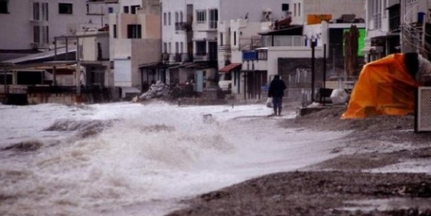 Bodrum'da kuvvetli rüzgar ve sağanak