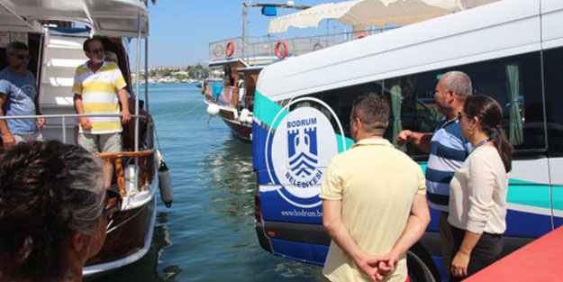 Bodrum'da minibüs tekneye çarptı