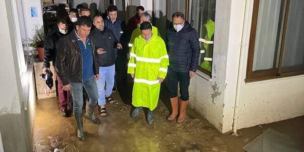 Bodrum'da sağanak! Evleri su bastı, kara yolu ulaşıma kapandı