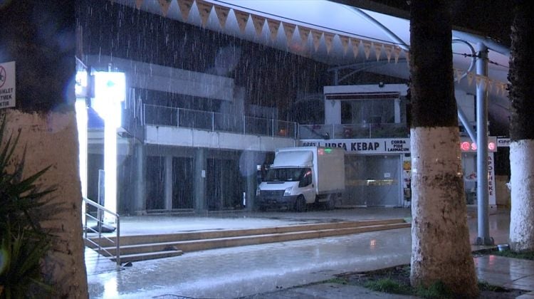 Bodrum'da sağanak yağmur sele neden oldu