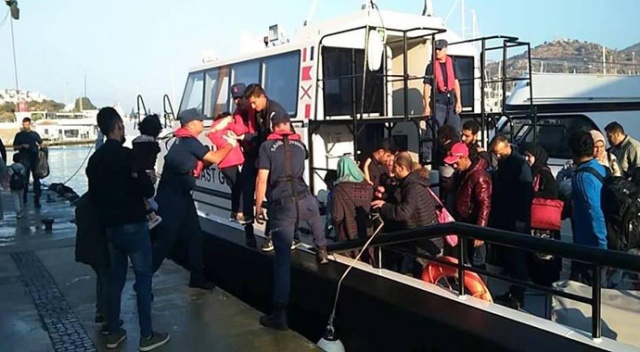 Bodrum'da tekneleri su alan 43 kaçak göçmen kurtarıldı