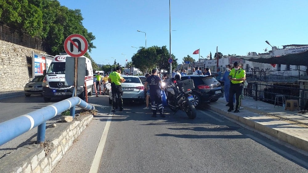 Bodrum’da zincirlemeli trafik kazası; 3 yaralandı 