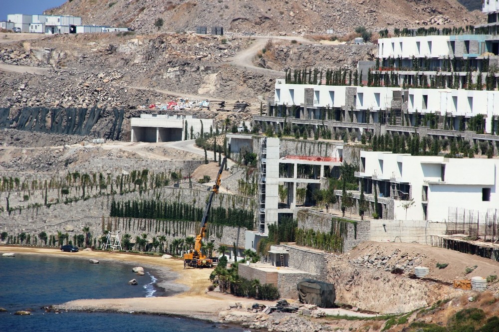 Bodrum’daki asansörün yıkımı 3 gündür devam ediyor 