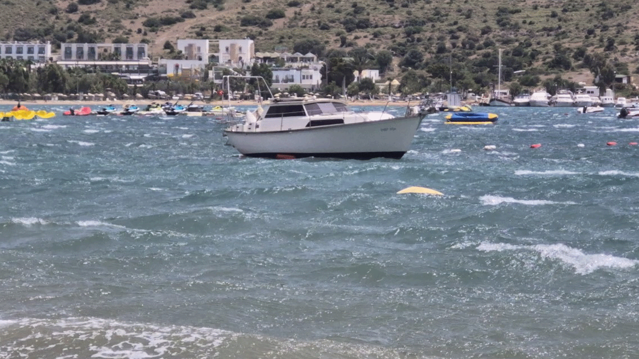 Bodrum'u fırtına esir aldı!