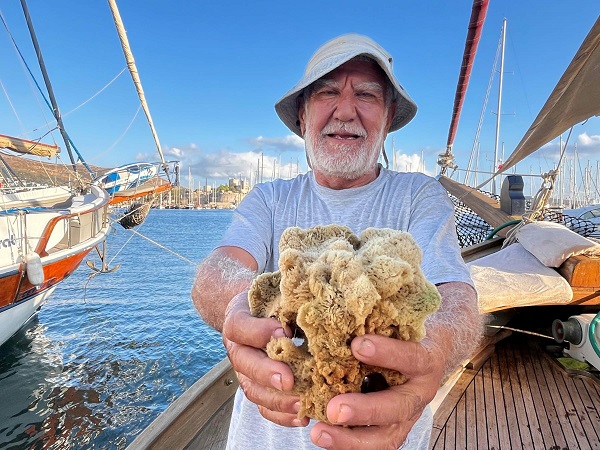 Bodrum'un son süngercisinden acı gerçek! Denizin altı çölleşiyor