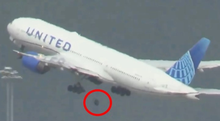 Yine Boeing yine skandal: Uçuş esnasında aniden koptu...