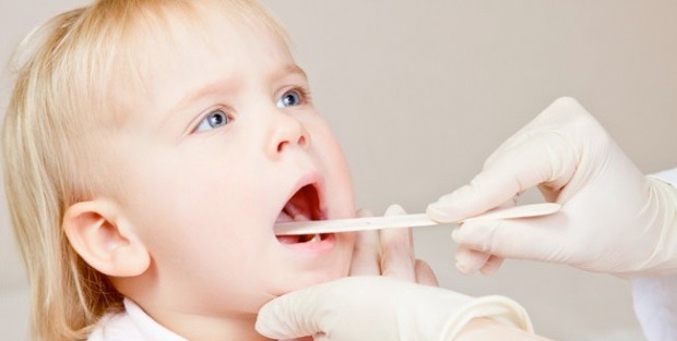 Boğaz ağrısını geçirmek için doğal yöntem