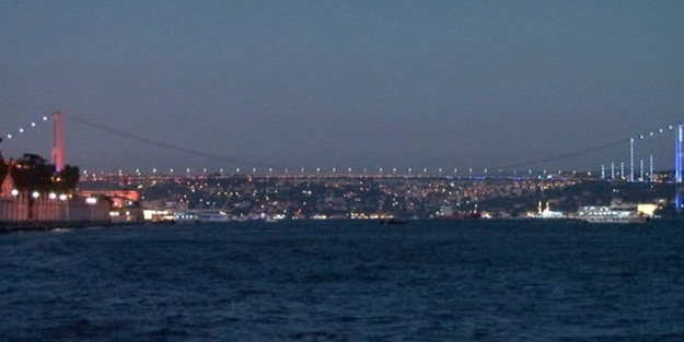 Boğaz Köprüsü böyle renklendirildi