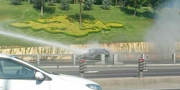 Boğaz Köprüsü'nde alev alan aracı toma söndürdü