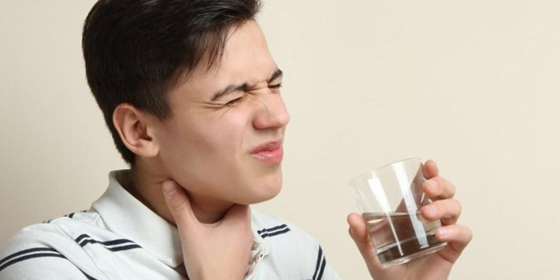 Boğaz sızısına konutta natürel çözüm! Boğaz ağrısına ne iyi gelir? İbrahim Saraçoğlu: 2 dakikada...