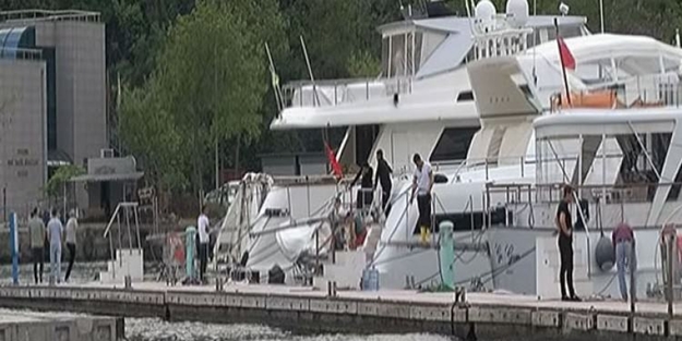 Boğaz'da arabalı vapur lüks tekneye çarptı