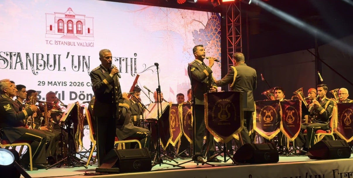 Boğaz'da fetih coşkusu! Üsküdar semaları havai fişeklerle aydınlandı! İstanbul Valisi Gül'den kapanış konuşması