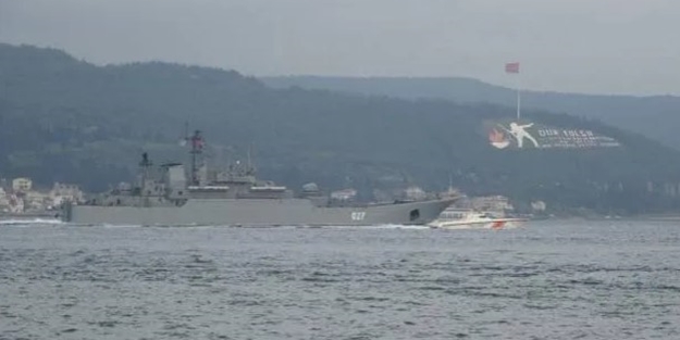 Boğaz'da kritik anlar! Rus savaş gemileri peş peşe geçti
