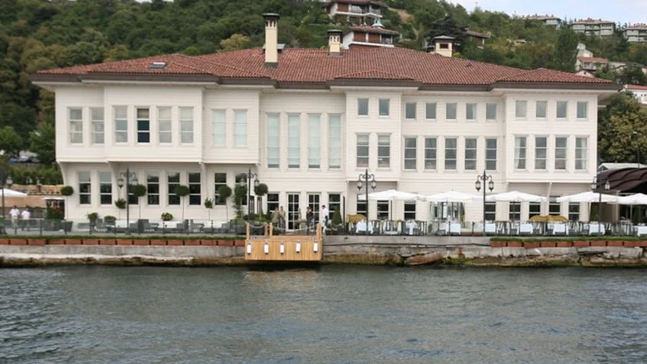 Boğaz’daki lüks yalı yarı fiyatına gitti, Beyaz Türkler birbirine girdi!