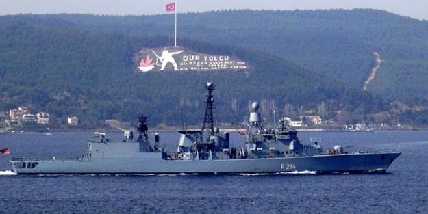 Boğaz'dan geçen Alman savaş gemisinde dikkat çeken detay!