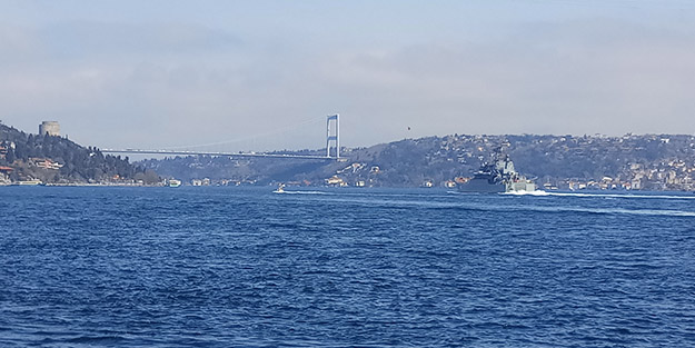 Boğazdan geçerken provokasyon yapmıştı! Rus savaş gemisi İstanbul Boğazı'na geri döndü