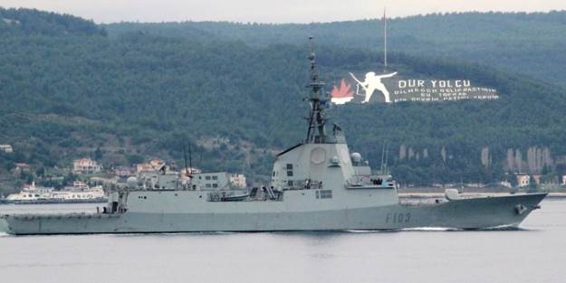 Boğaz'dan peş peşe 3 savaş gemisi geçti!