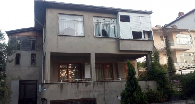 Boğazı kesilmiş halde bulundu