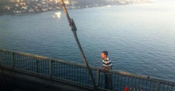 Boğaziçi Köprüsü'nde korkunç intihar