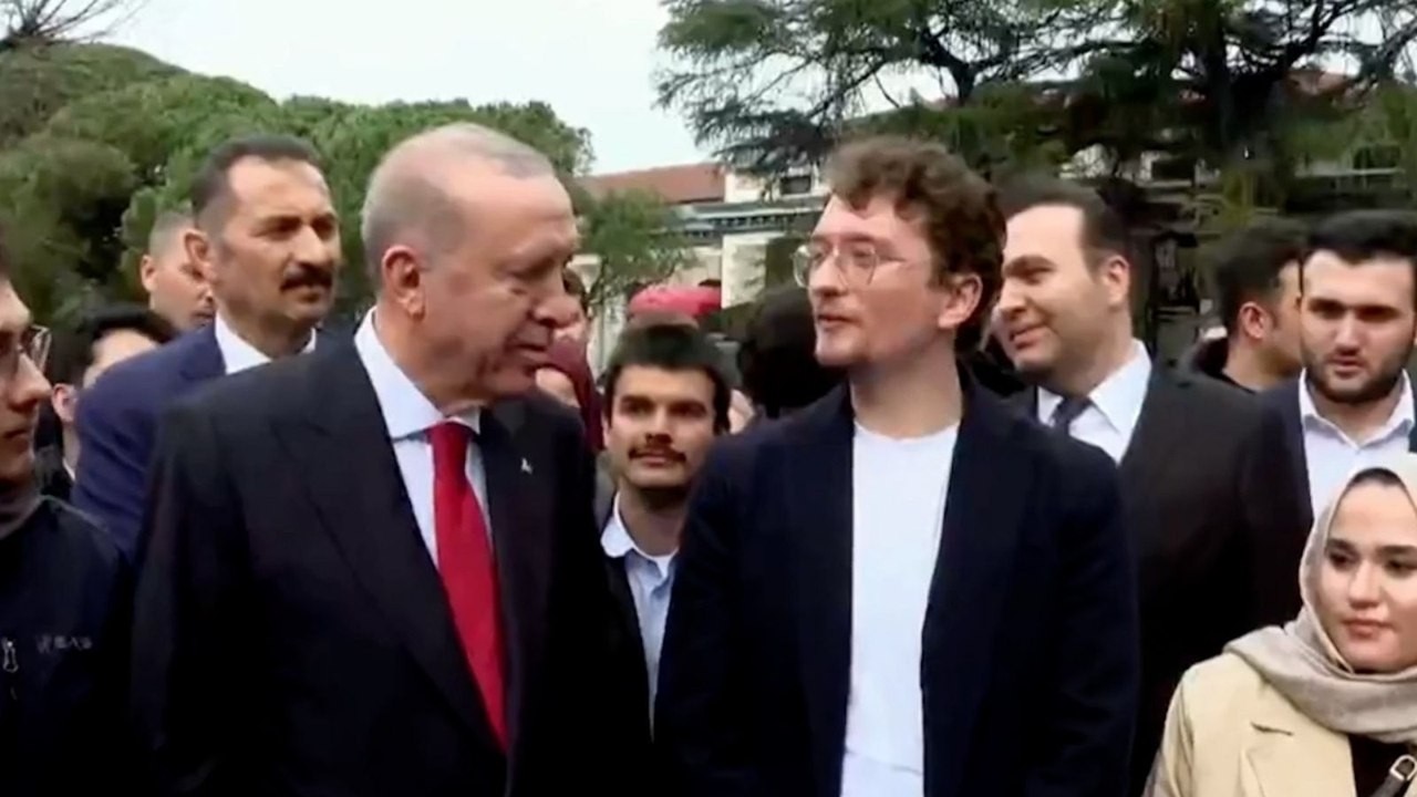 Boğaziçi öğrencileri Cumhurbaşkanı’nı karanfille karşılamıştı! Erdoğan, o öğrenciye bakın niçin "Takma kafana" dedi