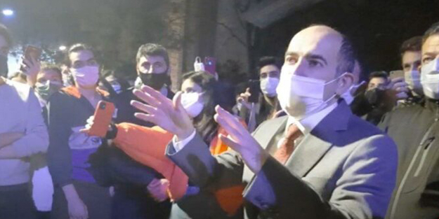 Boğaziçi Üniversitesi Rektörü Melih Bulu'ya öğrencilerden büyük saygısızlık