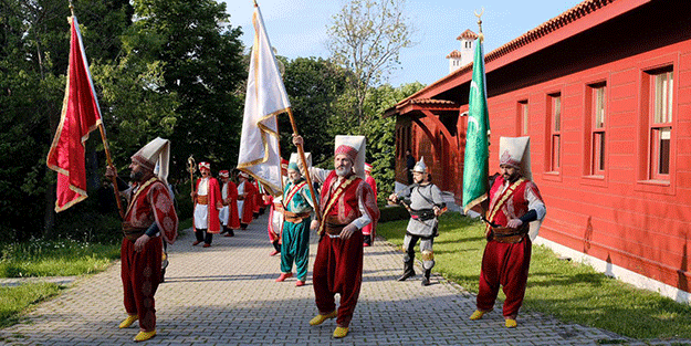 Boğaziçi Üniversitesi'nde İstanbul'un Fethi etkinliği! Fethin ilk şehitleri kabri başında anıldı