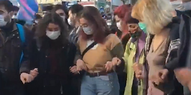 Boğaziçi Üniversitesi'nde sözde öğrenciler DHKP-C marşları eşliğinde halay çekti