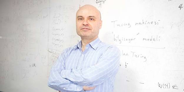 Boğaziçili Cem Say Yılmaz Özdil'i vicdansız ve seviyesiz ilan etti