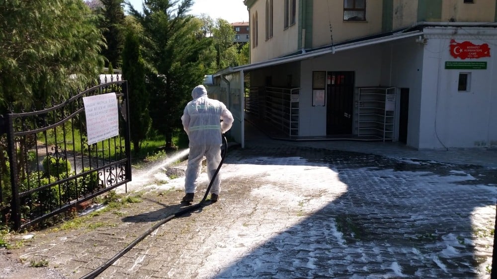 Boğaziçi’nde sokaklar dezenfekte ediliyor 