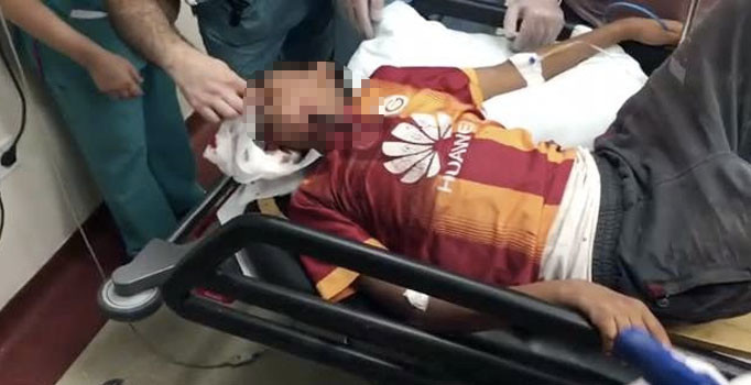 Boğazına demir çubuk saplanan çocuk ağır yaralandı