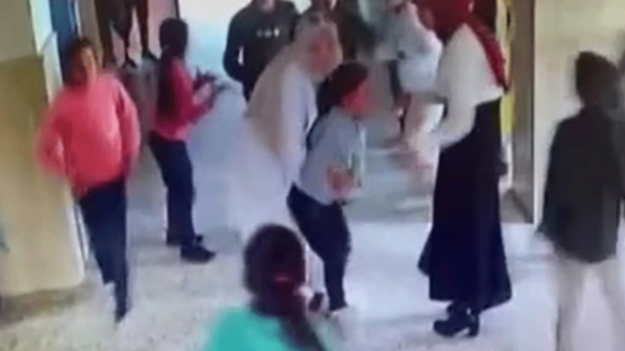 Boğazına şeker kaçan öğrenciyi heimlich manevrasıyla kurtardı!