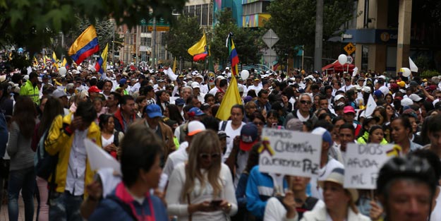 Bogota'da teröre karşı birlik yürüyüşü düzenlendi
