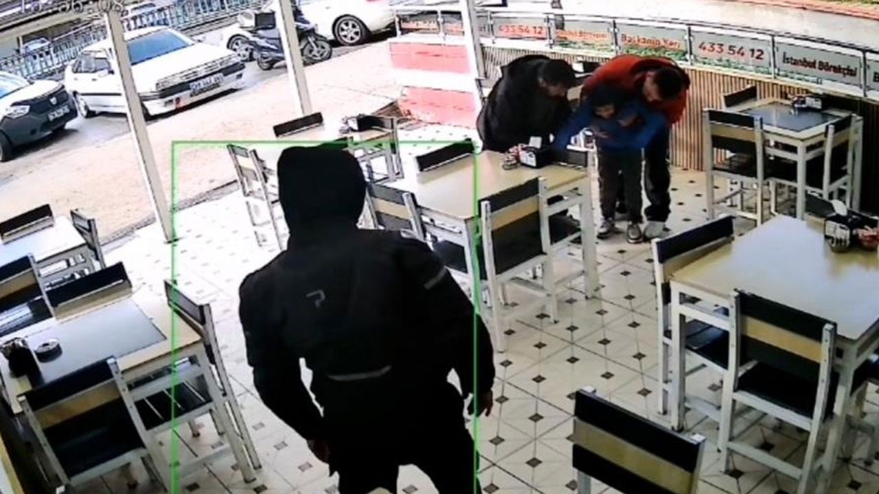 Boğulan çocuğu heimlich manevrasıyla kurtardı