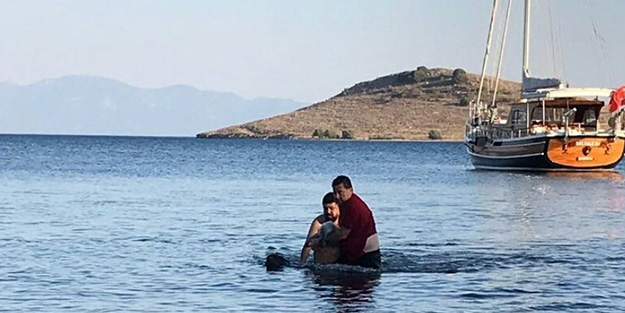 Boğulma tehlikesi geçiren vatandaşı Belediye Başkanı kurtardı