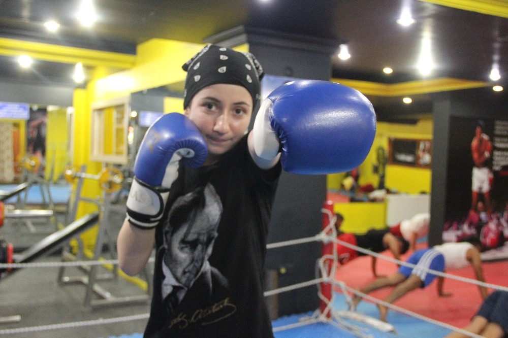 Boks ile başladı wushu kung fu şampiyon oldu! 
