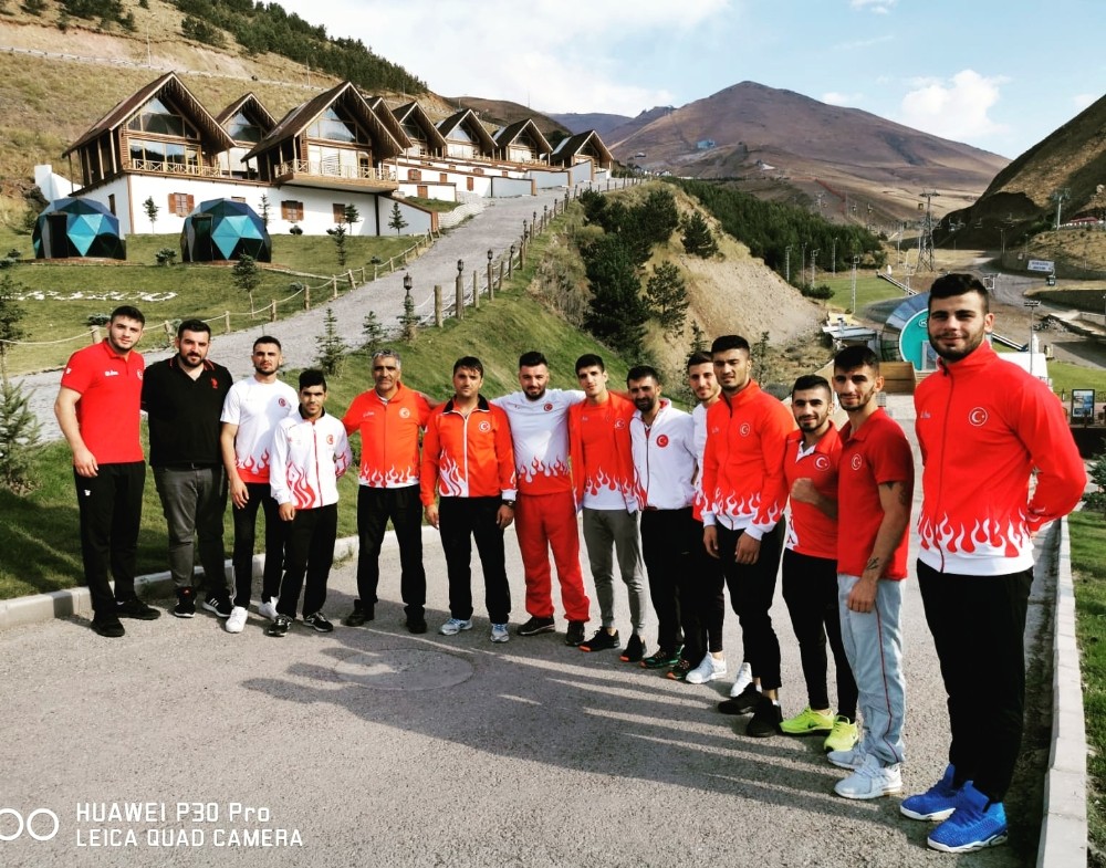 Boks Milli Takımı Erzurum’da hazırlık kampında 
