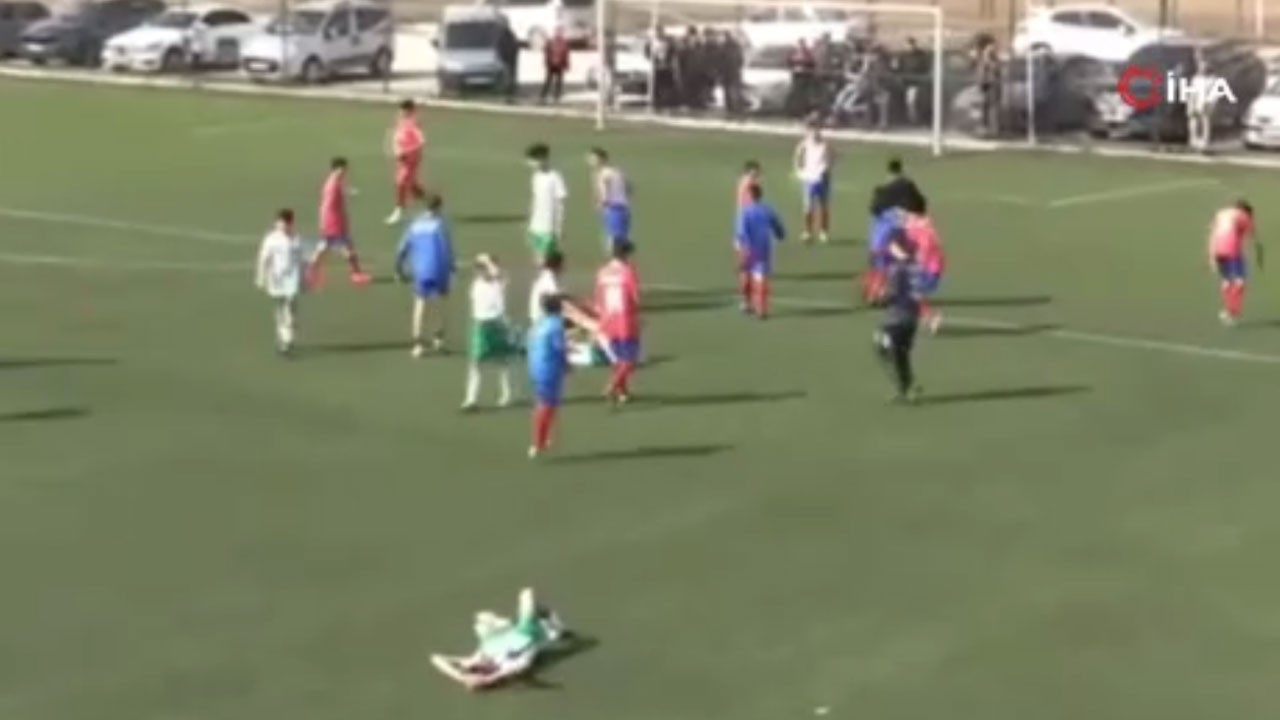 Boks ringine dönen futbol maçında taraflar birbirinden şikayetçi olmadı