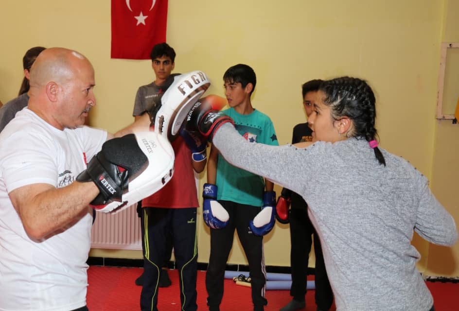 Boks yaz okulunda çalışmalar sürüyor 