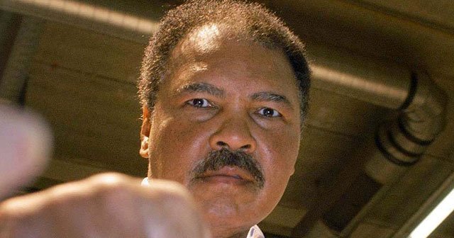 Boksör Muhammed Ali hastaneye kaldırıldı